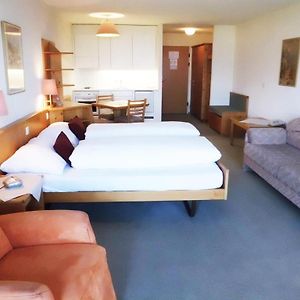 Zimmer mit Kingsize-Bett